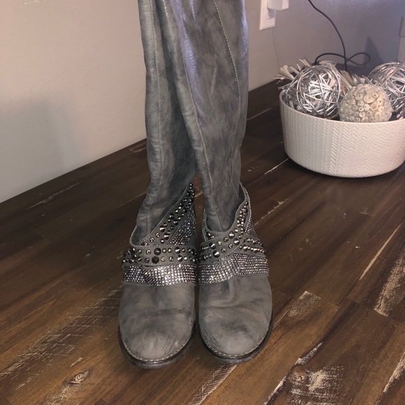 NOT RATED GREY BOOT 👢 - Picture 3 of 7